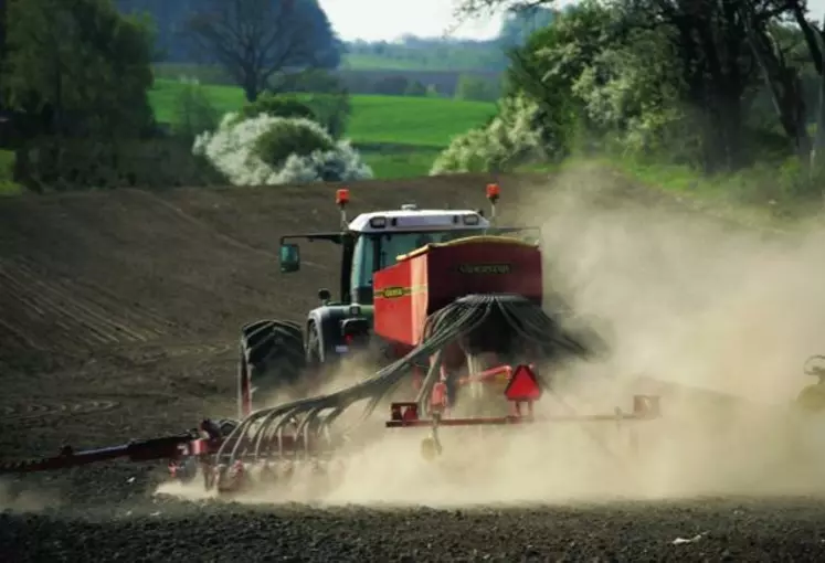 DÉLÉGUER SES SEMIS D'AUTOMNE allège
un emploi du temps souvent bien
chargé dans les élevages.