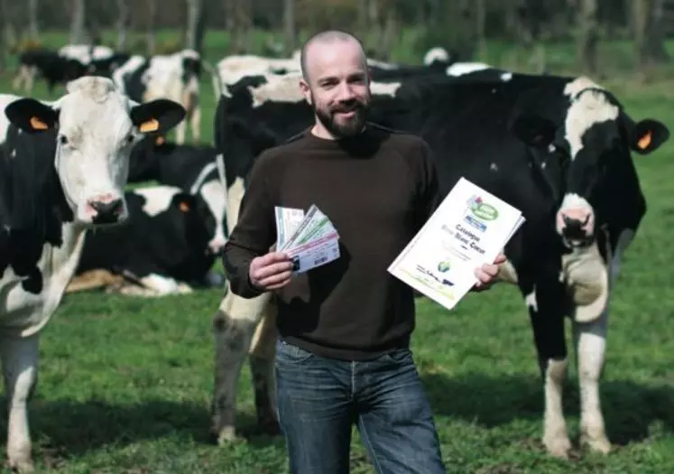 JULIEN FRÉMONT, DU GAEC DE LA PRÉE. « Je bénéficie de
coupons de réduction à valoir sur des produits « verts »
issus du catalogue sélectionné par Bleu Blanc Coeur. »