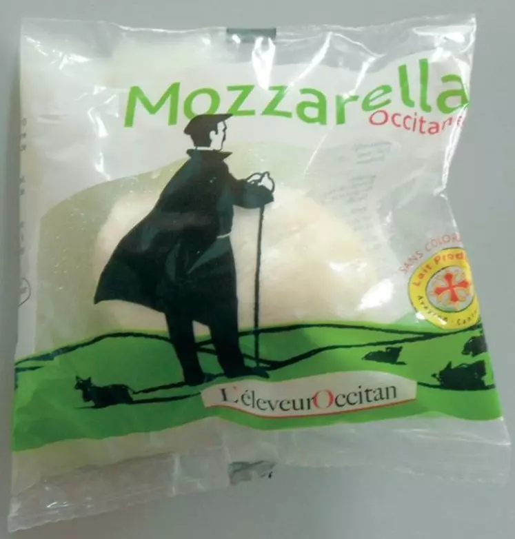 La mozzarella, présentée en 
boules de 125 g, et le cantal au lait cru sont vendus sous la marque L’éleveur occitan, nom déposé par le GIE de la châtaigneraie.