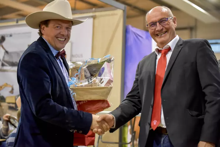 Le juge Eric Lievens et Rémi Briant, président de France Pie Rouge