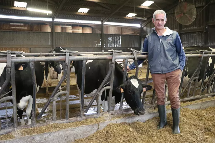 Jean-Pierre Germain, responsable de l'atelier laitier. « Nous sommes en système intensif très raisonné, aussi bien dans le lait que dans les autres productions. » © A. Conté