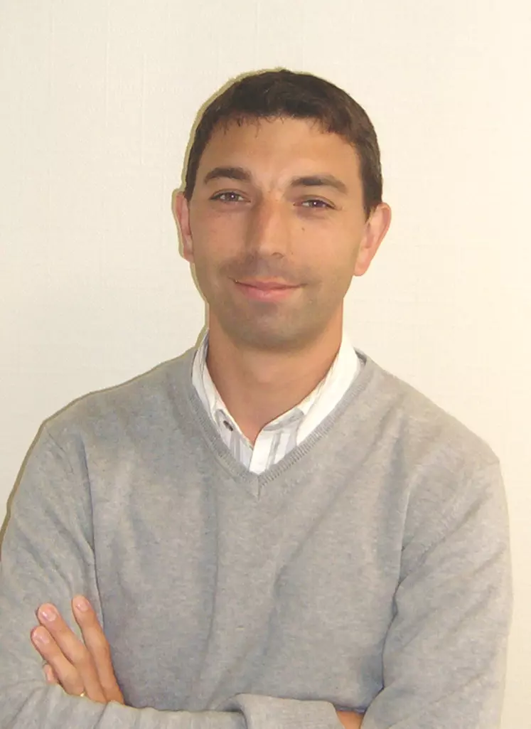 Cédric Pasquier, Jouffray-Drillaud. « Nos références et connaissances des mélanges ont été acquises grâce aux essais menées avec l'Inra de Lusignan. » © Jouffray Drillaud