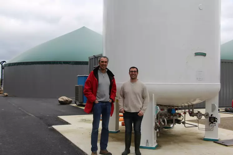 Jean-François Vinet et Erwan Bocquier. « Le projet présente des intérêts pour tous et permet de produire du méthane sans perte de CO2 dans l’air. » © V. Bargain