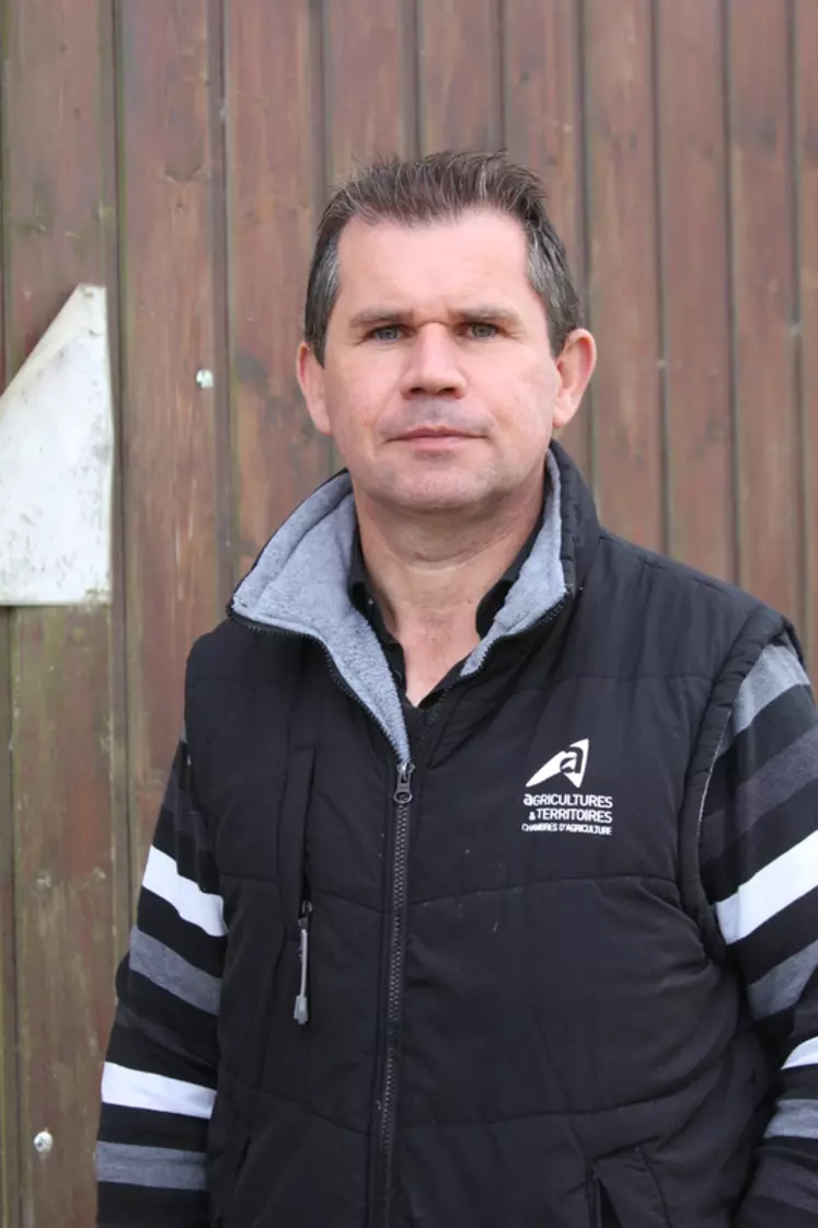 Jean-Marc Pilet, chambre d’agriculture de la Mayenne. « Il faut améliorer désormais le logement des vaches. » © F. Mechekour