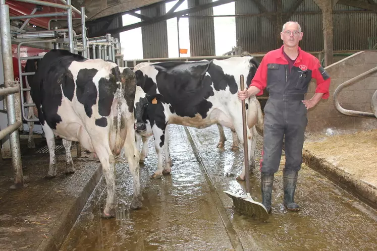 Christophe Vermet. « Nous inséminons des vaches dès 45-60 jours avec un niveau de production laitière de 50 kg. » © F. Mechekour