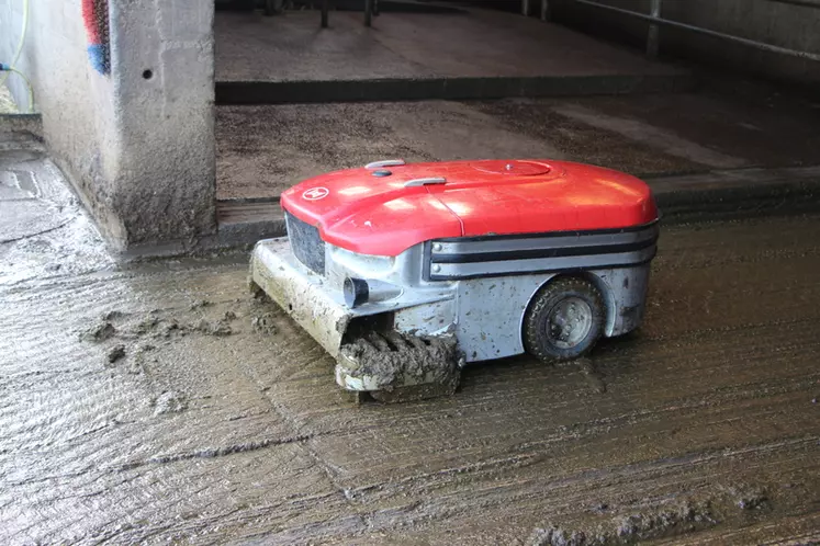 Le robot aspirateur à lisier limite les heures de tracteur et le temps de travail.