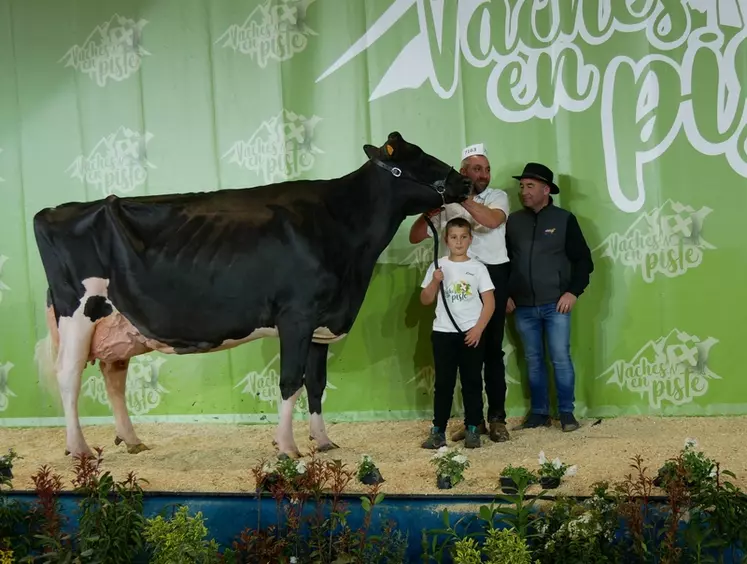 Chanterelles Lola FM (Armani RF) - Gaec des Chanterelles en Hautes-Savoie - Grande championne Prim'Holstein