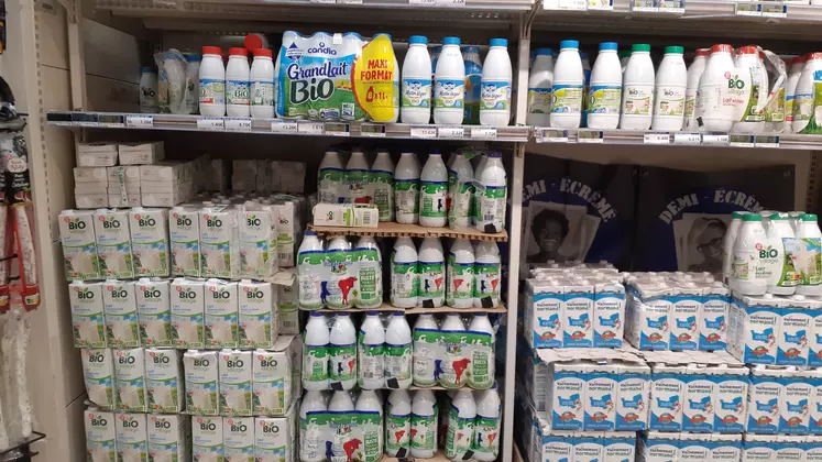 Rayon de lait de consommation en supermarché