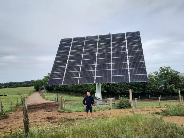 Tracker solaire, panneaux photovoltaïques sur pied