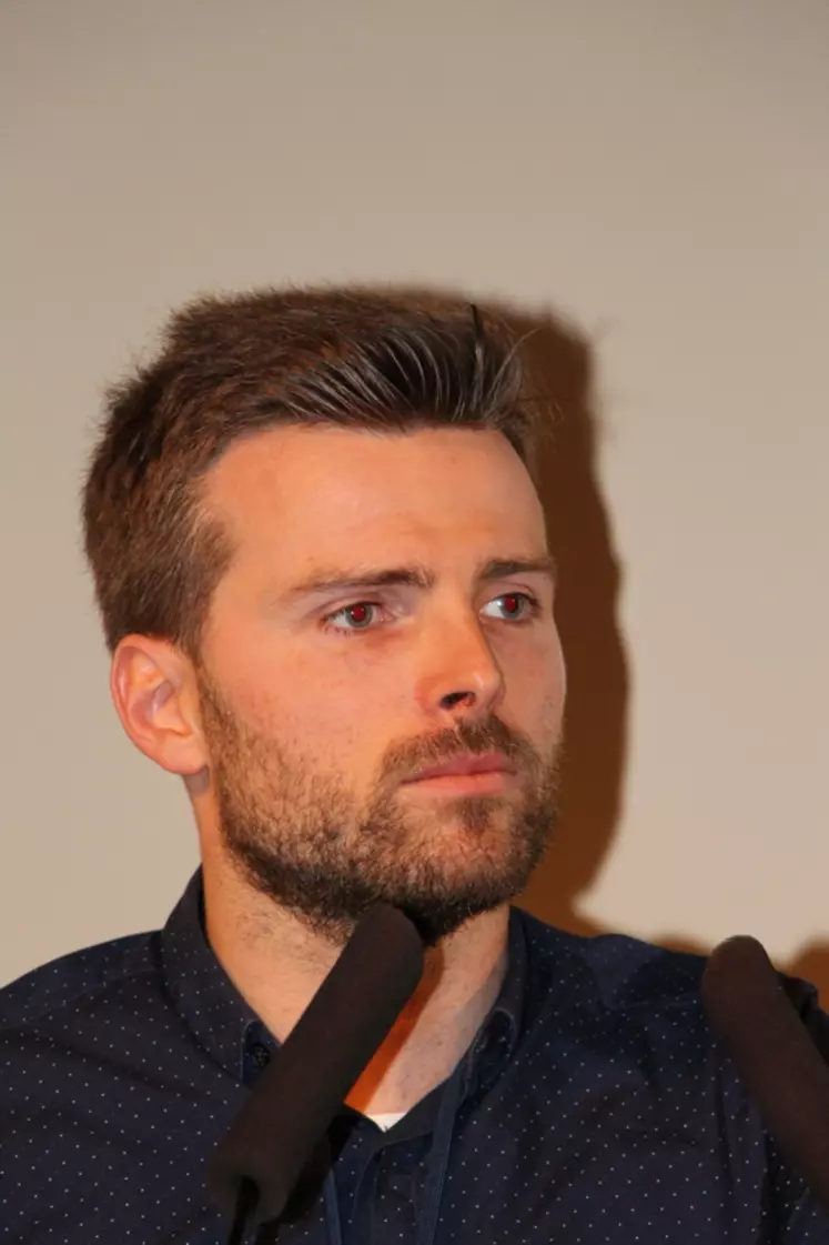 Rodolphe Robcis, vétérinaire à l’école vétérinaire de Toulouse (ENVT) : « Les premiers signes cliniques de l’ulcère de caillette peuvent être confondus avec ...