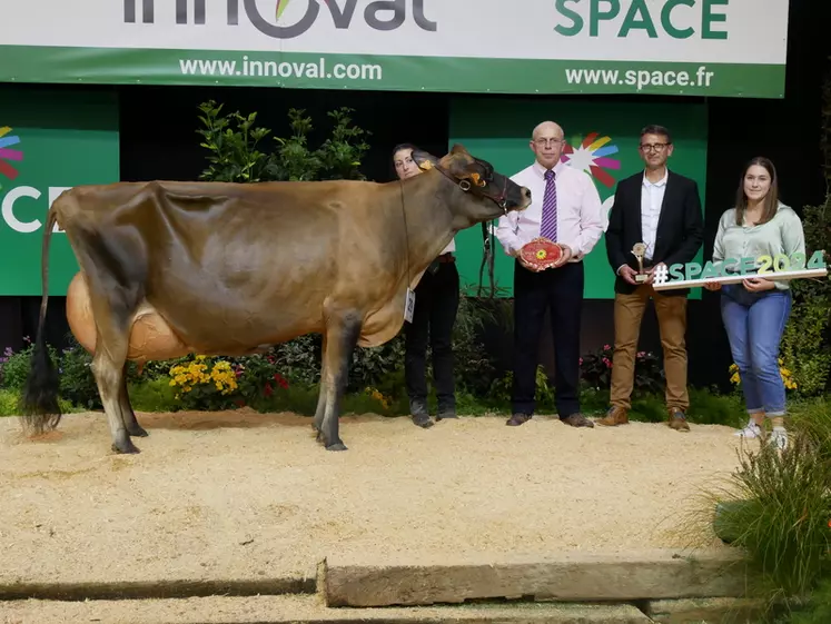 Jer’Hys Kayla, du Gaec Ferme Jers Hys grande championne du space 2024