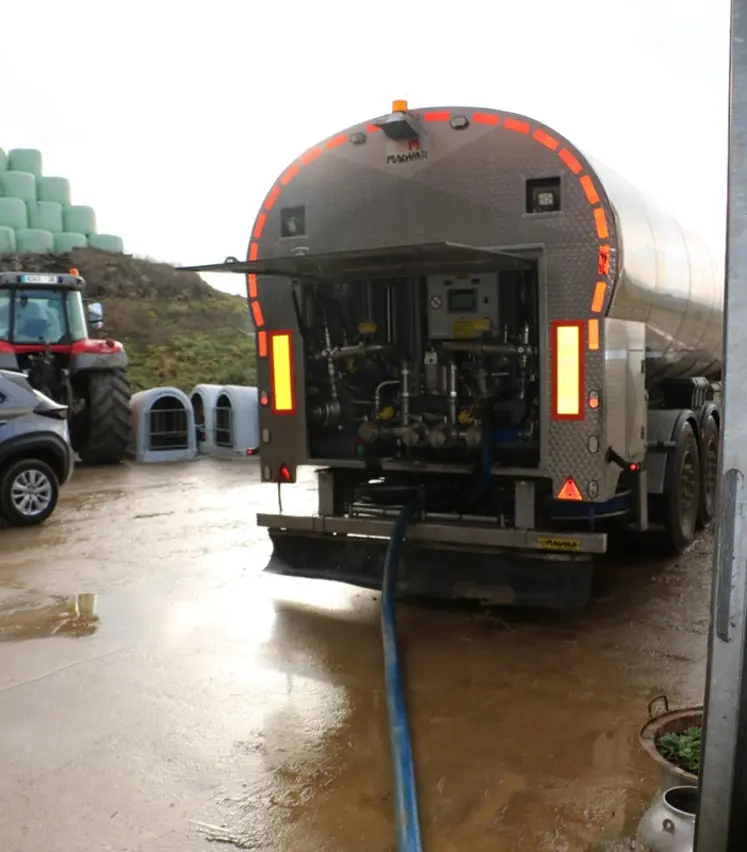 <em class="placeholder">camion de collecte de lait </em>