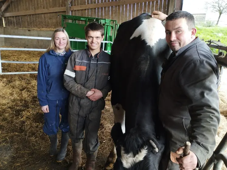 <em class="placeholder">Didier Fontaine, polyculteur éleveur dans la Sarthe, avec deux jeunes</em>
