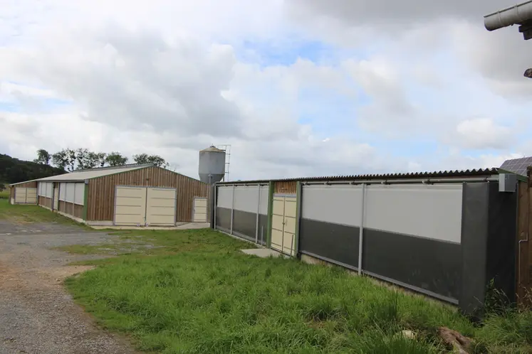 <em class="placeholder">deux nurseries pour des veaux laitiers</em>