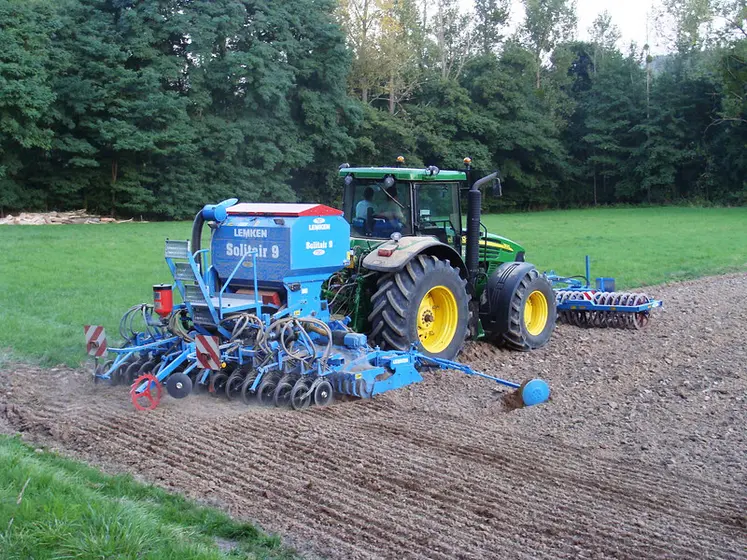 <em class="placeholder">tracteur et matériel de préparation du sol </em>