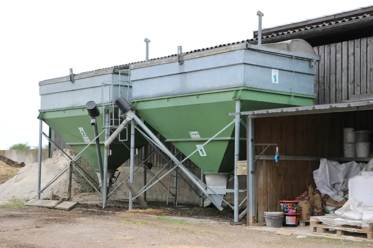 <em class="placeholder">Deux silos pour les concentrés</em>