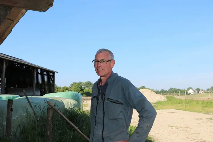 <em class="placeholder">Thierry Jaguelin, éleveur de vaches laitières </em>