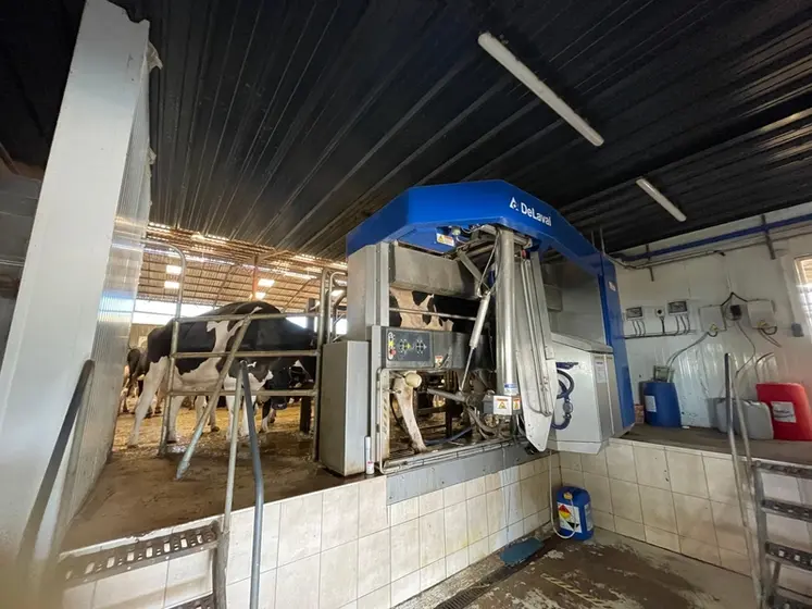 <em class="placeholder">local isolé pour robot de traite</em>