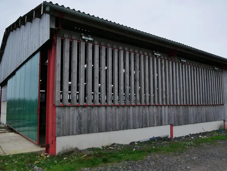 <em class="placeholder">Bardage coulissant en bâtiment laitier</em>