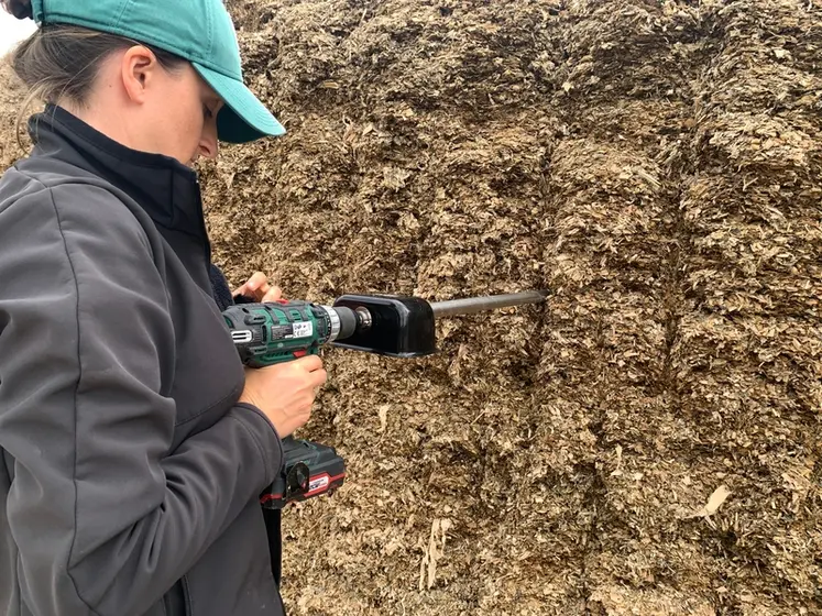 <em class="placeholder">carotteuse à fourrages; analyse de fourrages</em>