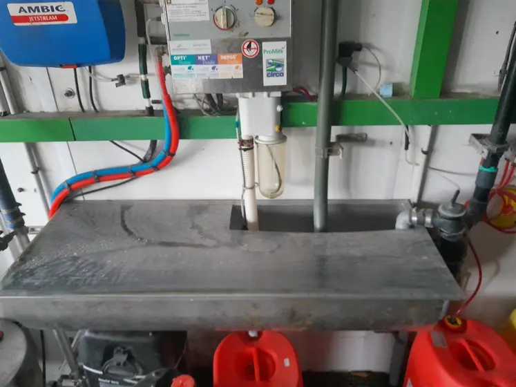 <em class="placeholder">bac de lavage  en élevage laitier</em>