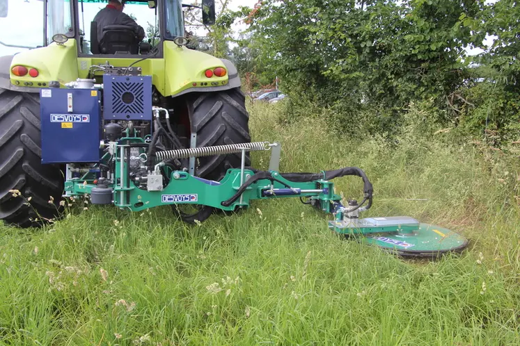 <em class="placeholder"> un broyeur monodisque surbaissé de l'entreprise Desvoys </em>