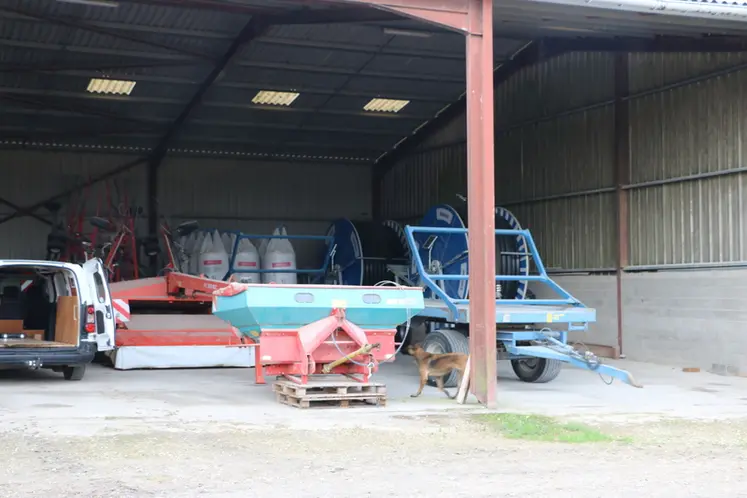 <em class="placeholder">hangar pour le matériel agricole </em>