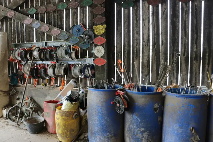 <em class="placeholder">atelier pour les clôtures des prairies</em>