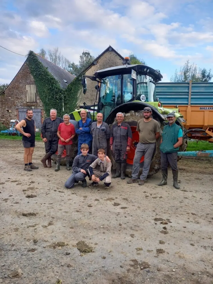 <em class="placeholder">Le banque de travail agricole de Saint-Clément, dans le Maine-
et-Loire</em>