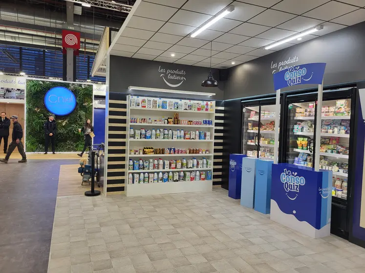 Vitrine de produist laitiers sur le stand du Cniel au Salon de l'Agriculture 2026