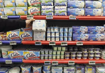 rayon de supermarché produits laitiers