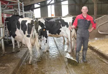 Christophe Vermet. « Nous inséminons des vaches dès 45-60 jours avec un niveau de production laitière de 50 kg. » © F. Mechekour