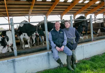 stabulation vaches laitières en Loire-Atlantique, logettes, matelas à eau, filet brise-vent