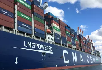 porte containers port du Havre - 400 m de long - plus de 21 000 containers - parmi les plus grands au monde en septembre 2022