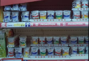 vente de produits laitiers en grande surface / Carrefour Jinquiao / rayon de grande surface / magasin de produits alimentaires / marque Yoplait / produits agroalimentaires ...