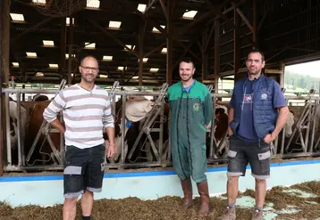 <em class="placeholder">Brice Minot, Vincent Colas et Cyrille Minot, trois des quatre associés du Gaec des forges, en Côte-d&#039;Or</em>