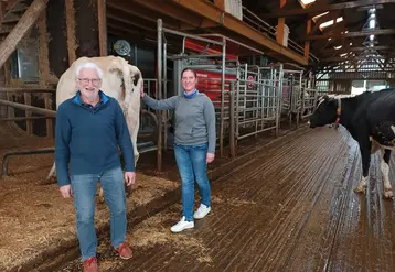 <em class="placeholder">vache hésite à aller au robot</em>