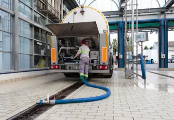 <em class="placeholder">L’Oplase a créé une société anonyme qui est le premier acheteur du lait de ses adhérents. Elle le revend ensuite aux industriels.</em>