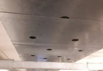 <em class="placeholder">plafond perforé pour diffuser de l&#039;air en salle de traite</em>