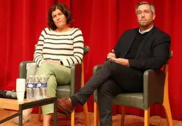 <em class="placeholder">Sophie Renouf, responsable qualité chez Isigny Sainte Mère, et Erwan Lozevis, responsable qualité chez Lactalis</em>