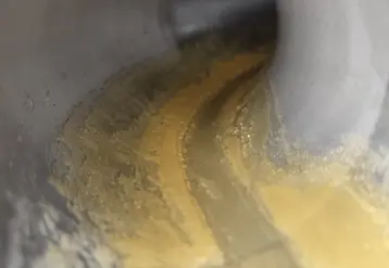 <em class="placeholder">Un défaut de nettoyage du matériel de traite entraîne des dépôts de matières organique et minérale qui encrassent le lactoduc au fil du temps.</em>