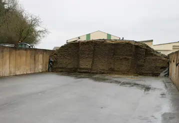 <em class="placeholder">silo d'ensilage de ray-grass d'italie</em>