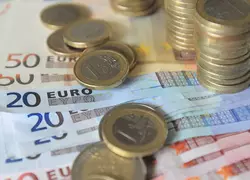 Argent de la zone euro. Pièces et billets de 10, 20 et 50 euros. Monnaie d'échange dans l'Union européenne. Paiement en euros. Europe monnétaire.
