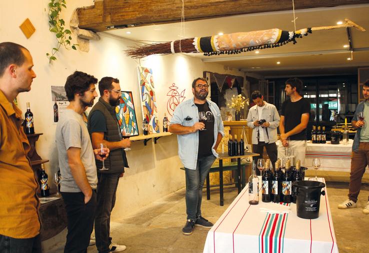 Olivier Martin présente la nouvelle cuvée Ospa au Zülülü à Bayonne.