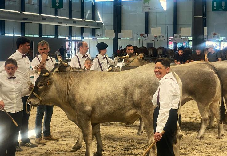 Des éleveurs et leurs bazadaises au SANA