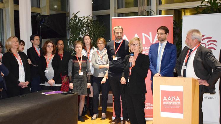 file-La directrice Anne Palczewski a présenté la nouvelle équipe de l’AANA, sous le regard du président Jean-Pierre Raynaud (à droite de la photo).