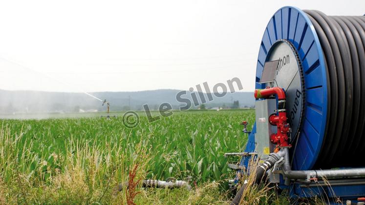 file-Même si des premières restrictions d’eau commencent à toucher certains bassins, notamment en Béarn, les surfaces irriguées ont passé beaucoup plus aisément les chaleurs caniculaires.