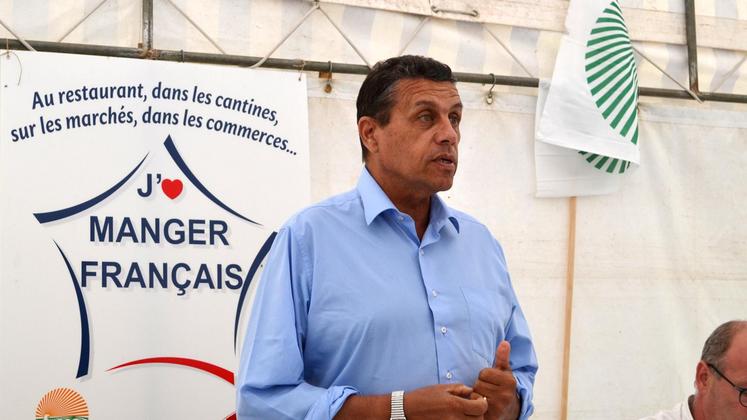 file-Pour le président de la FNSEA, Xavier Beulin, «si la France ne change pas son logiciel, on ne retrouvera pas d’emploi et d’investissement».