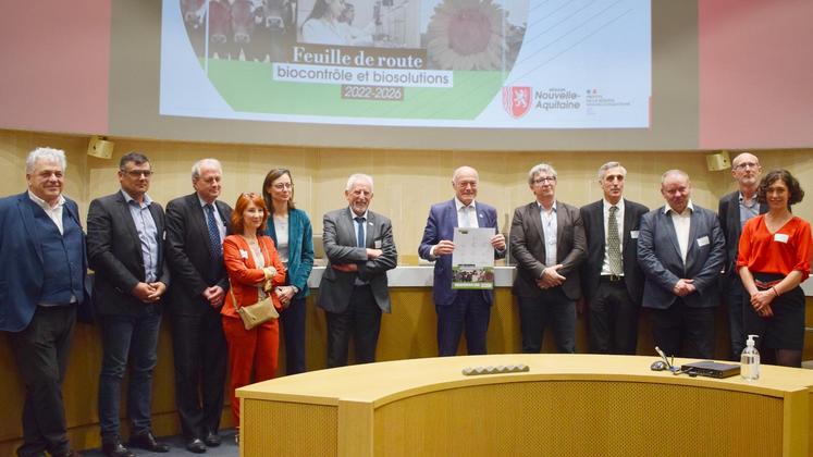 file-Les acteurs de la sphère agricole ont participé, vendredi 15 avril au conseil régional à Bordeaux, au lancement de la feuille de route dédiée au biocontrôle et aux biosolutions.