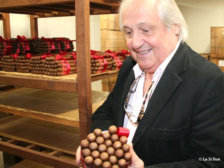 file-Thierry Frontère a l'ambition de constituer à  Navarrenx un pôle économico-touristique autour du cigare. Après un an de fermeture, le comptoir du tabac retrouve son activité. Â© Ph. D / Le Sillon